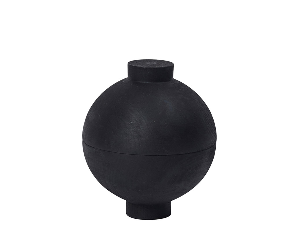 Kristina-Dam_Wooden-Sphere